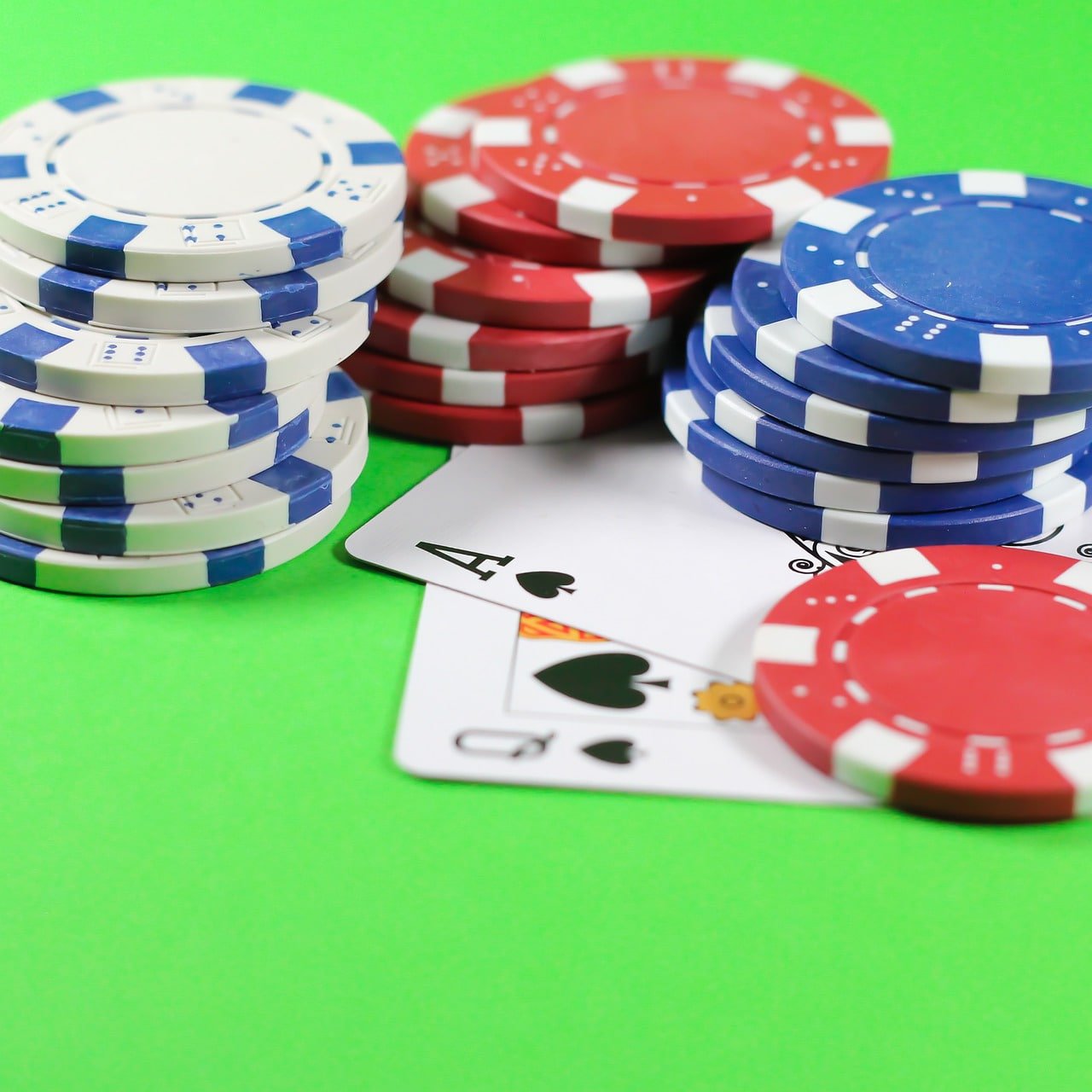 Pengguna mobile membaca Teen Patti 20-20
